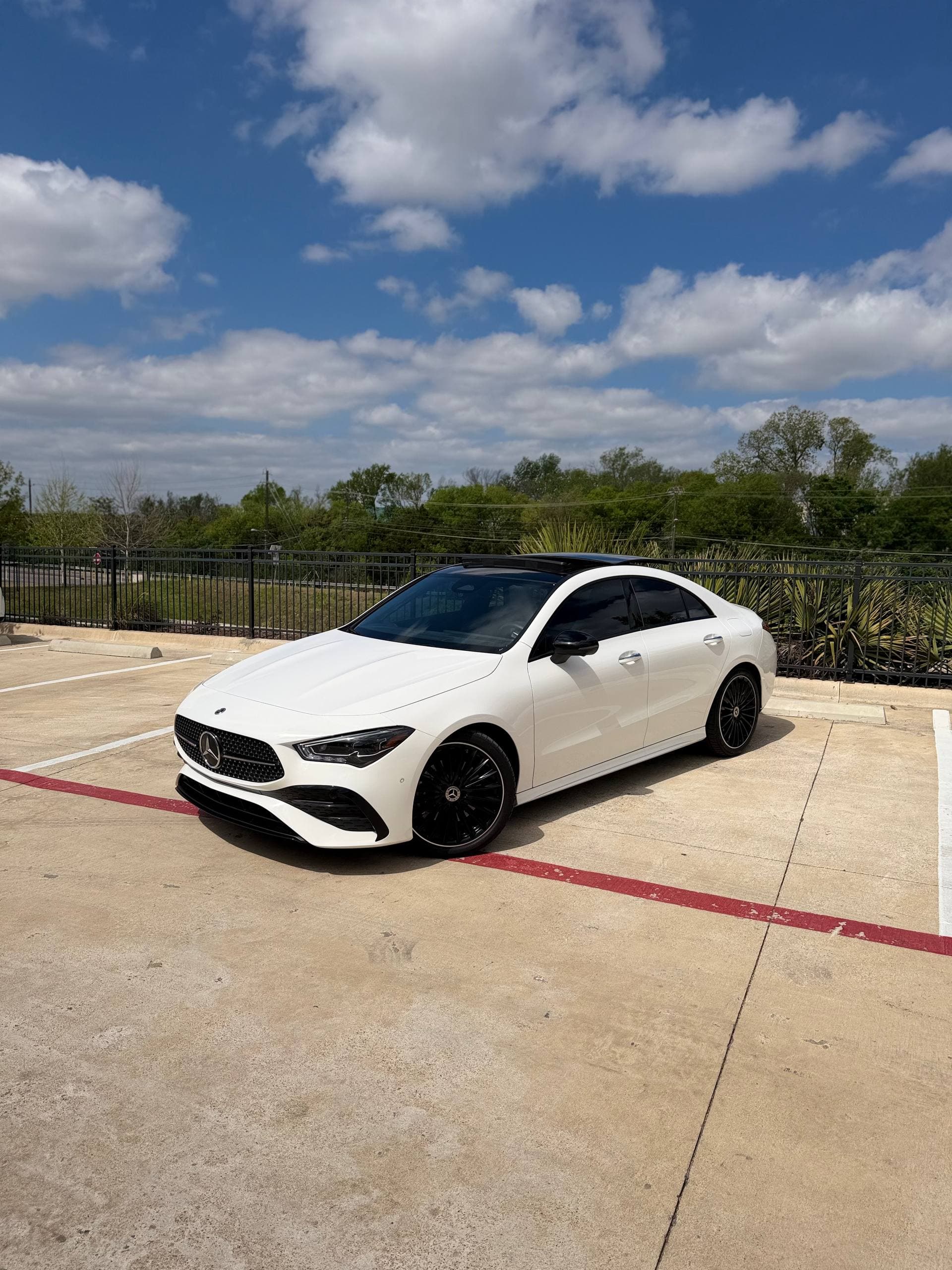 Mercedes-Benz CLA 250, view 2 of 3