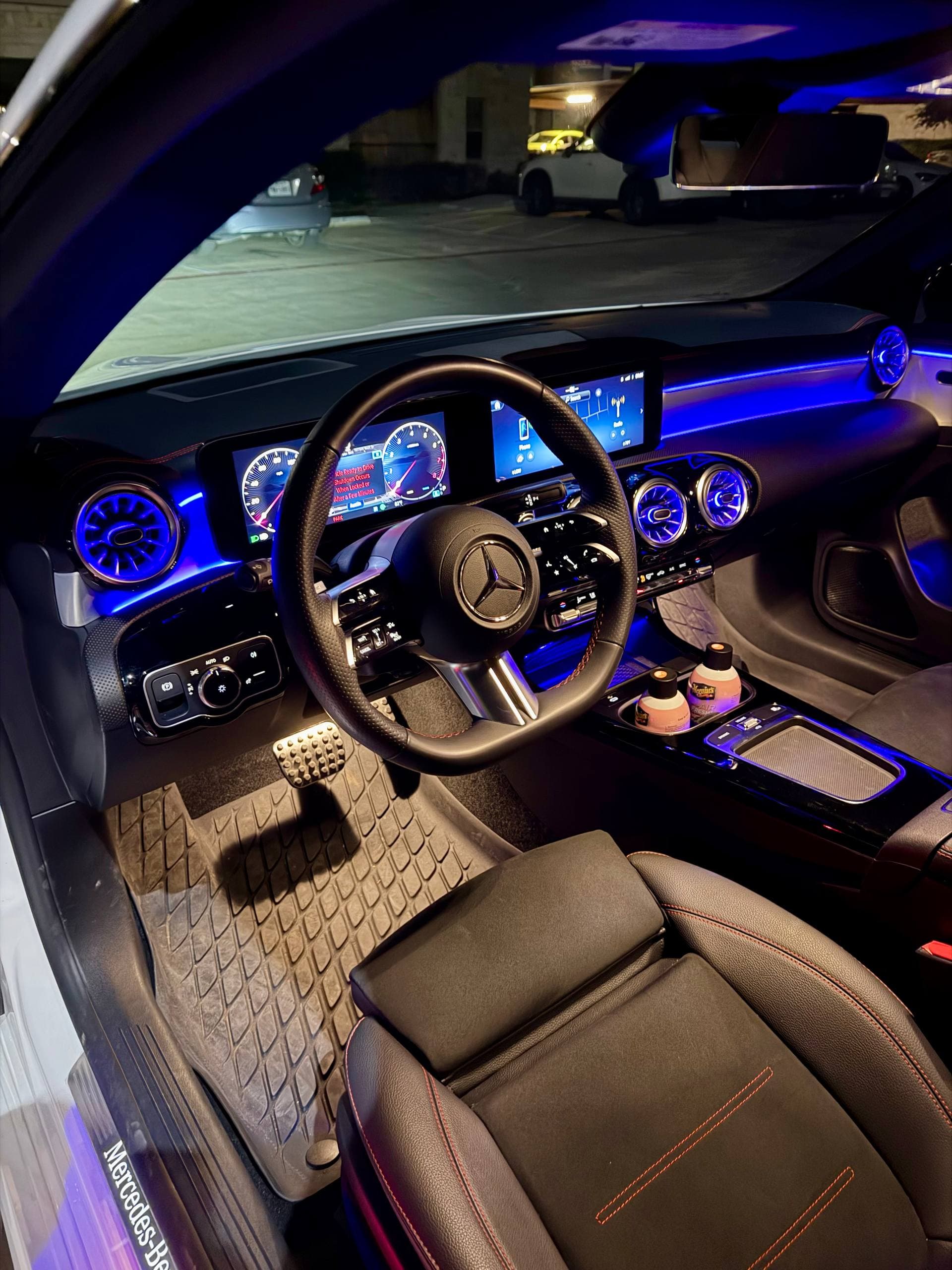 Mercedes-Benz CLA 250, view 3 of 3