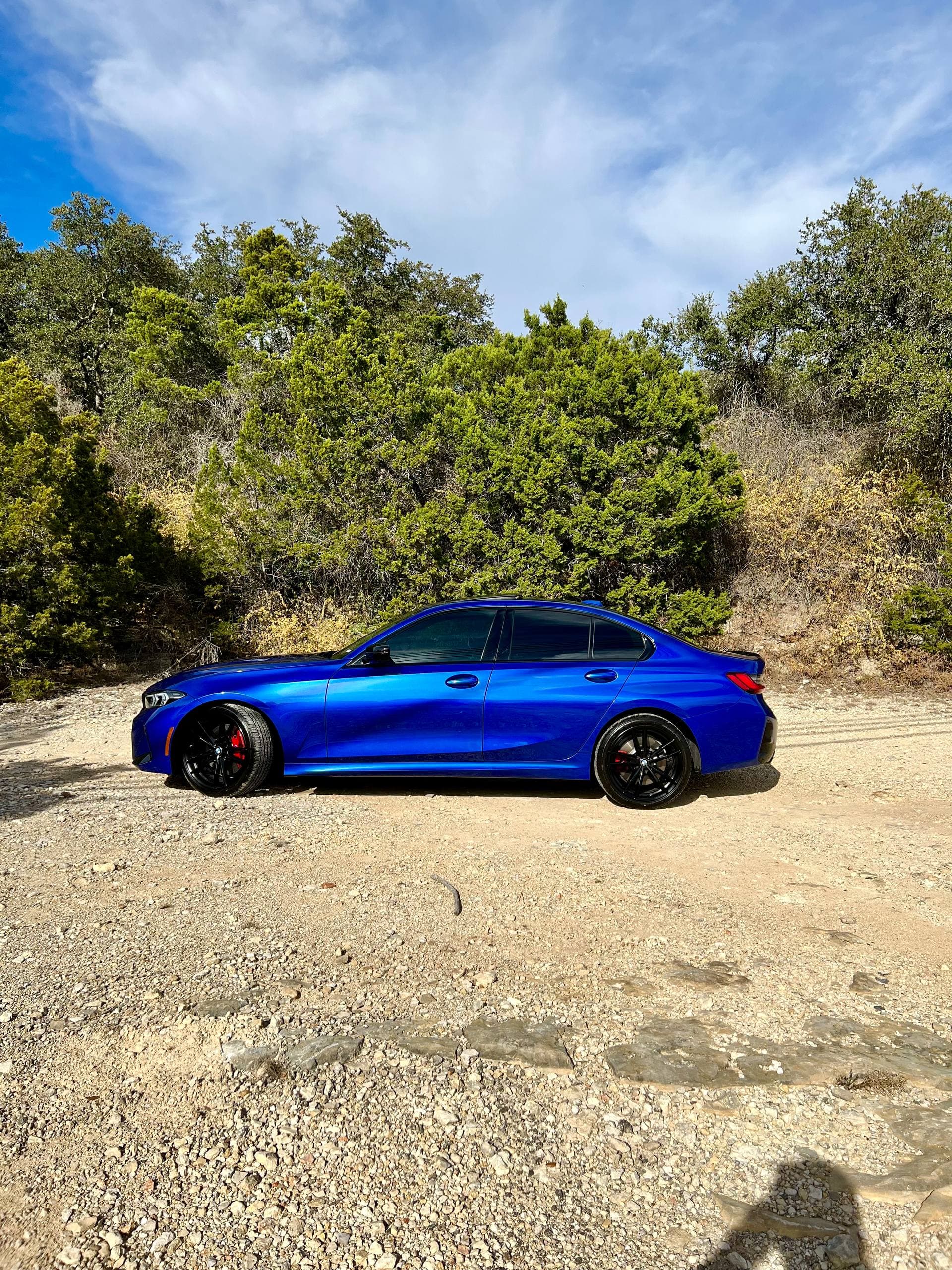 BMW 330i, view 2 of 3