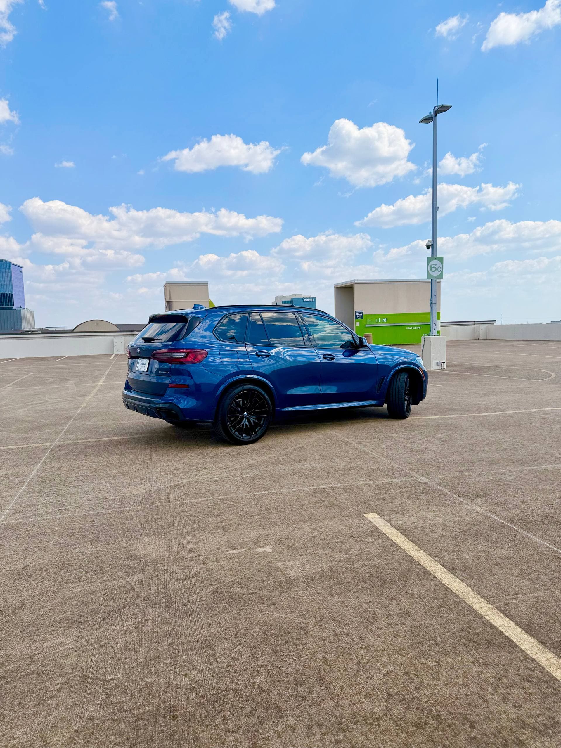 BMW X5 sDrive40i, view 2 of 3